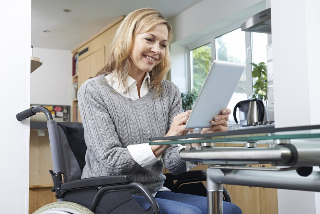 automação residencial beneficia a acessibilidade aos deficientes físicos